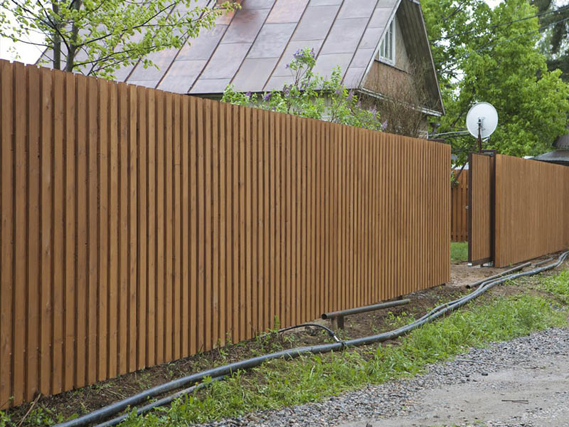 Деревянный забор пример